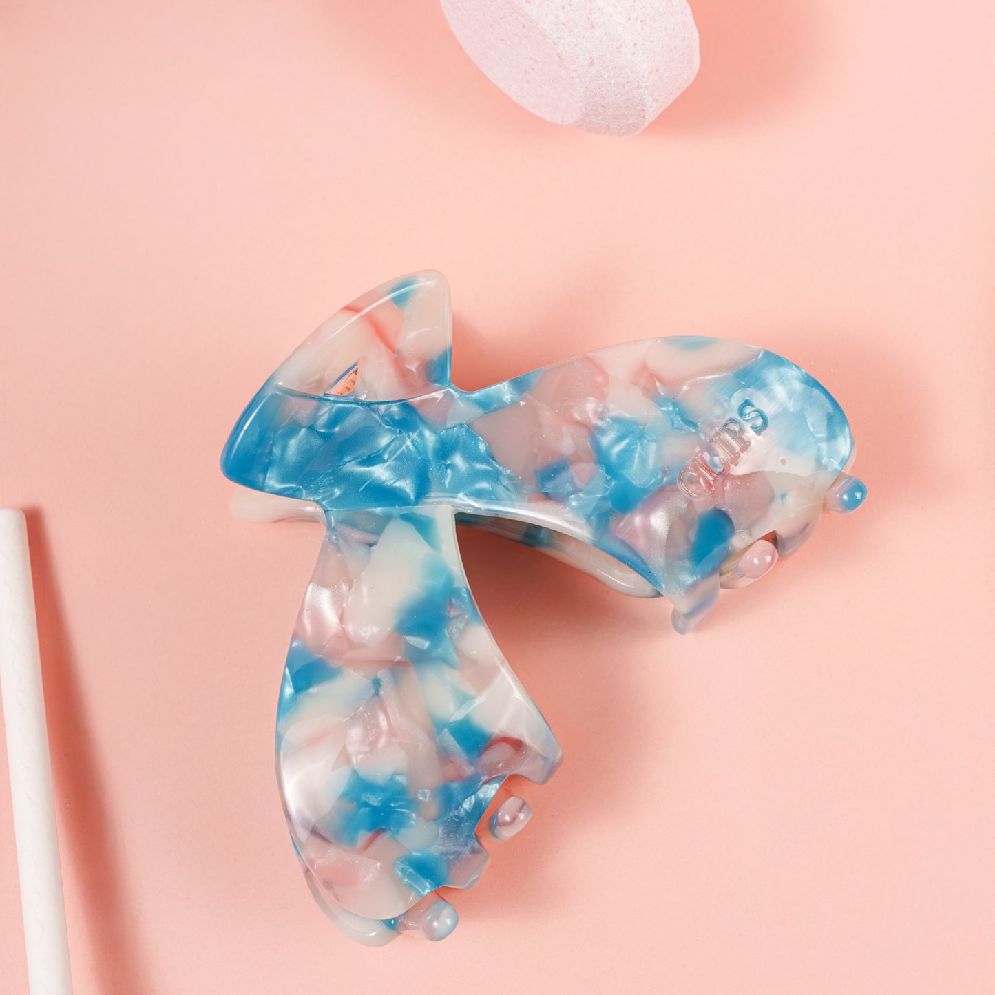Julia_gesplitste_clip_haarspeld_haarklem_clips_extra_tandjes_fijn_haar_dik_haar_stevig_marmer_roze_blauw_gepersonaliseerd