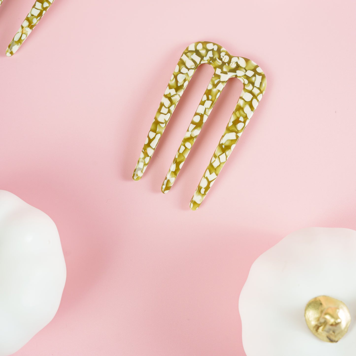 polly french pin clip glad fijn haar gevlekt olijfgroen