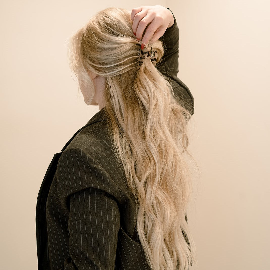 Marmeren haarspeld rond dik haar beige