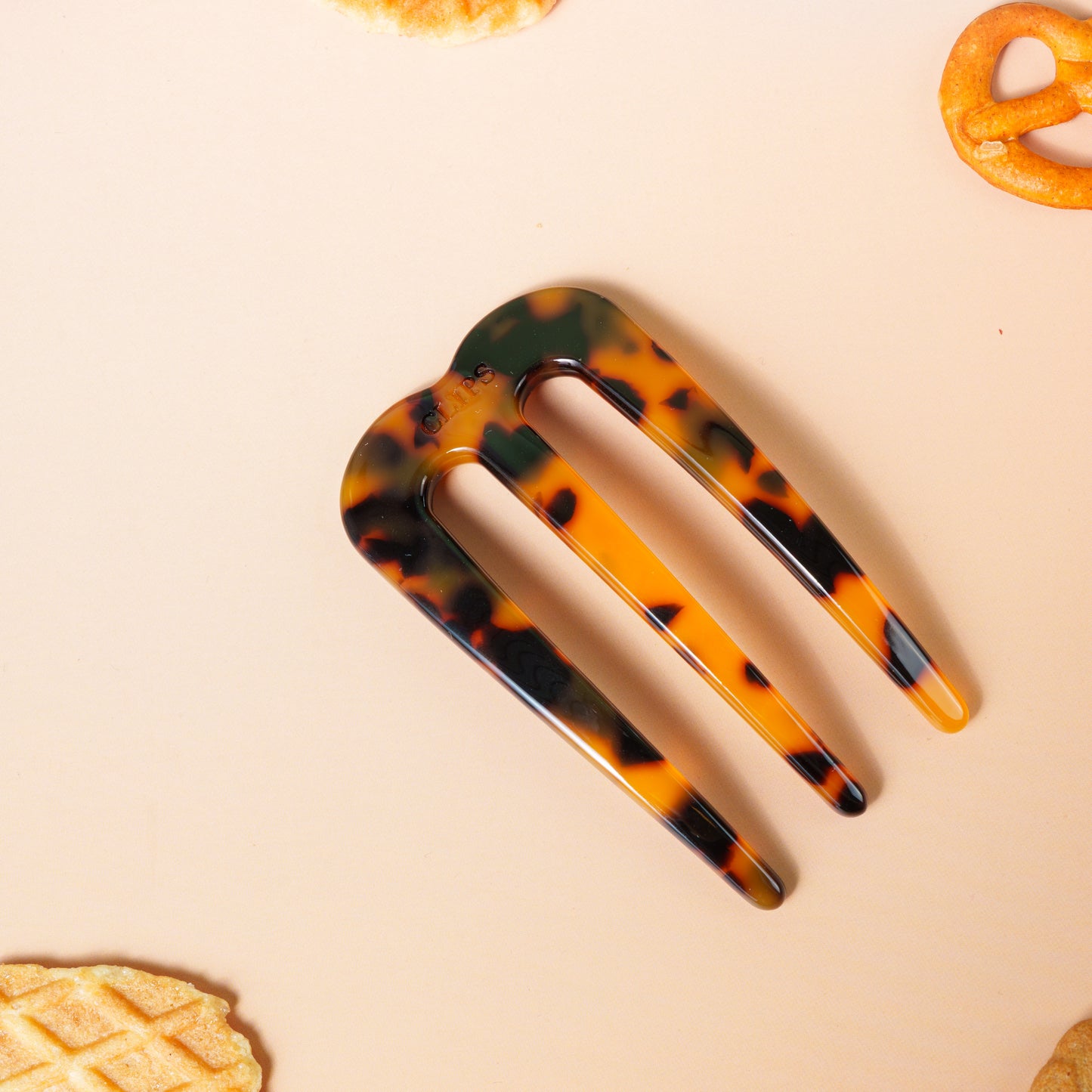 polly french pin clip glad fijn haar marmer bruin