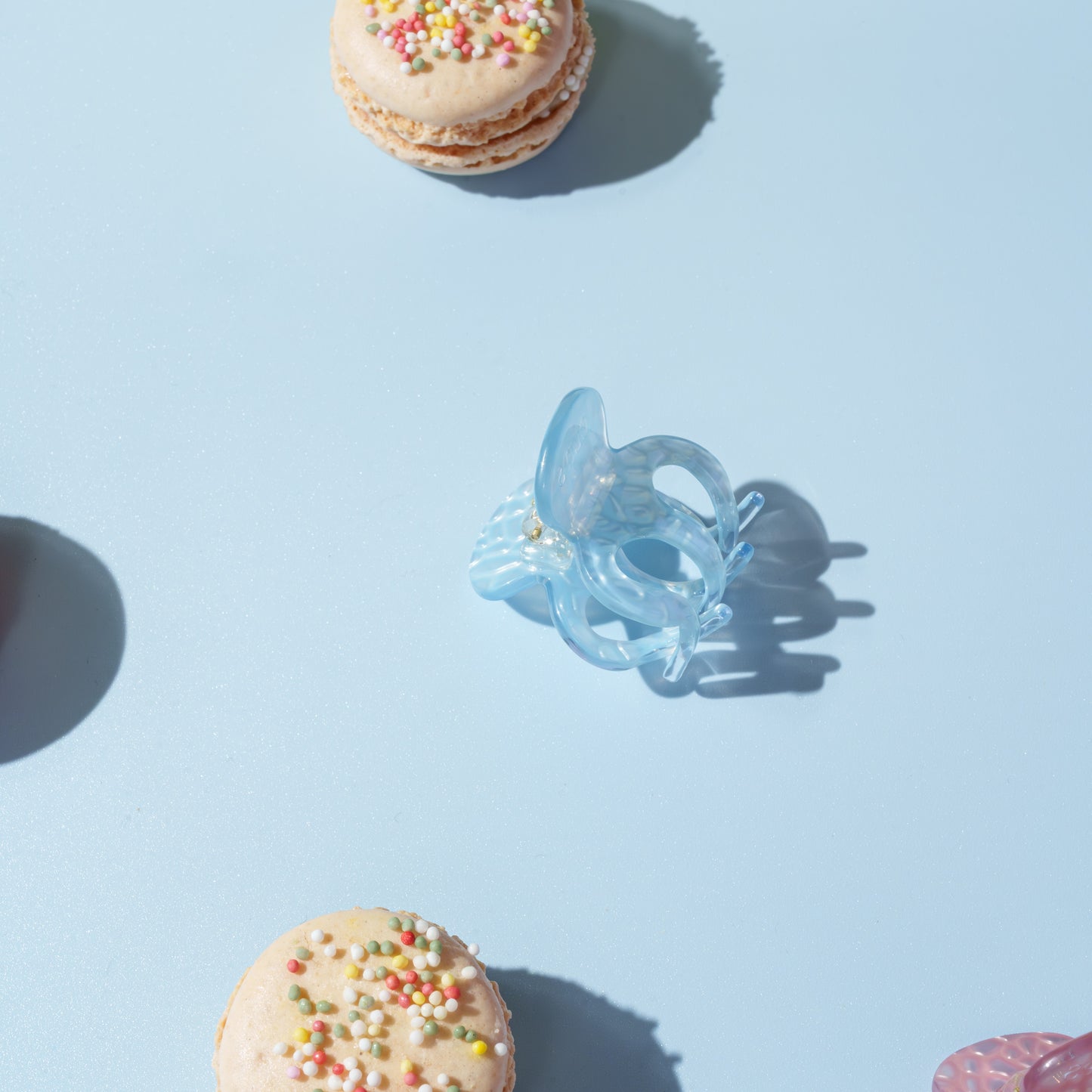 kleine clip tandjes ver uit elkaar blauw