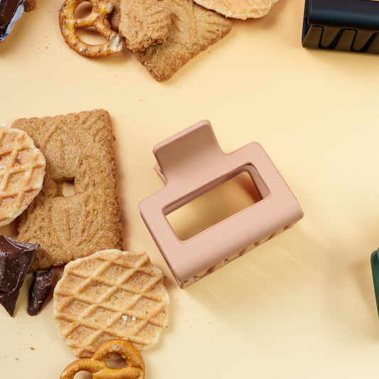 Vierkante matte en stevige clip voor alle haartypes beige