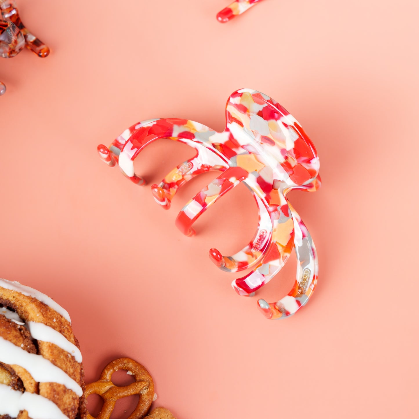 mary grote haarspeld clips dik lang haar marmer rood grijs