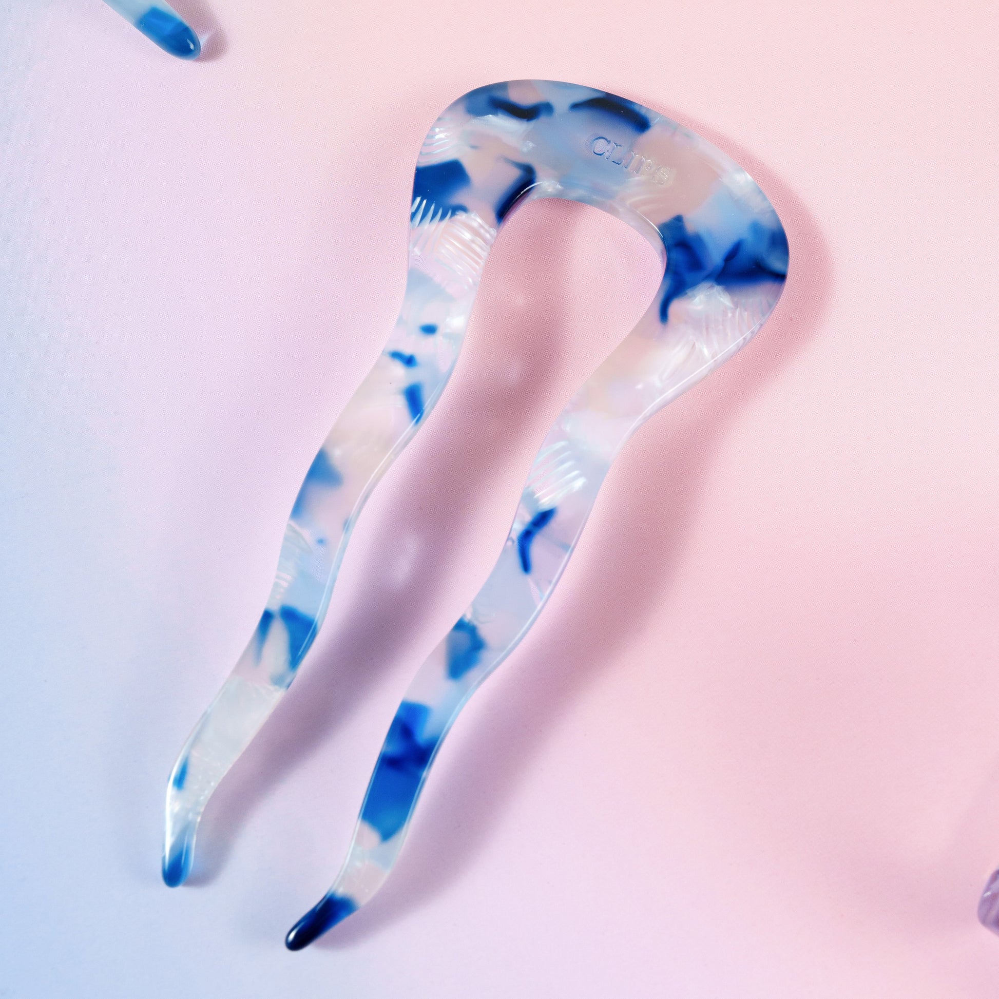 french pin clips lang dik haar